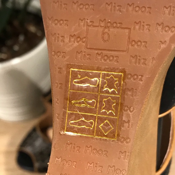 🍨 Miz Mooze Leather Wedges - Picture 7 of 7